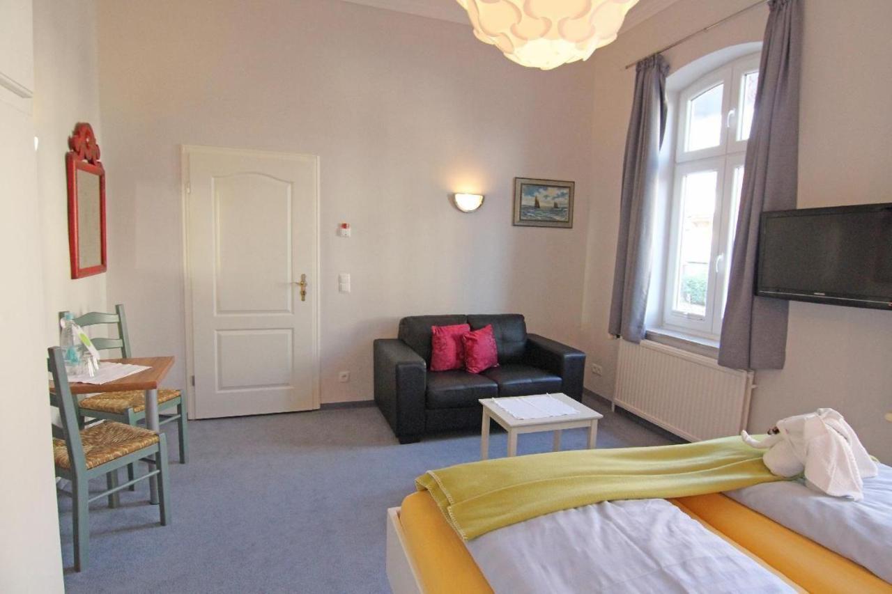 Hotel Kapitaenshaus-Lassen-Zimmer-Amistad à Westerland Extérieur photo